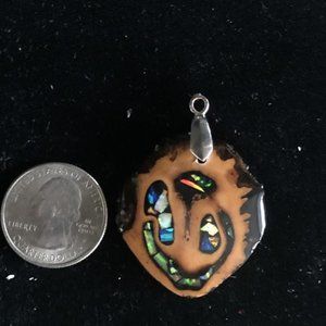 SYNTHETIC OPAL & NUT NECKLACE.